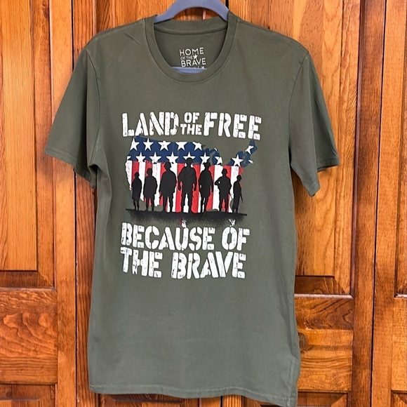 Home Of The Brave Graphic Land of the Free Because of the Brave Green T-Shirt M - Picture 2 of 7